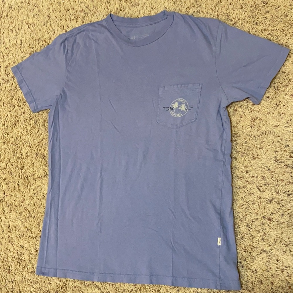Lightly used/pre-worn extremely soft Tom’s short-sleeved tee in beautiful blue!